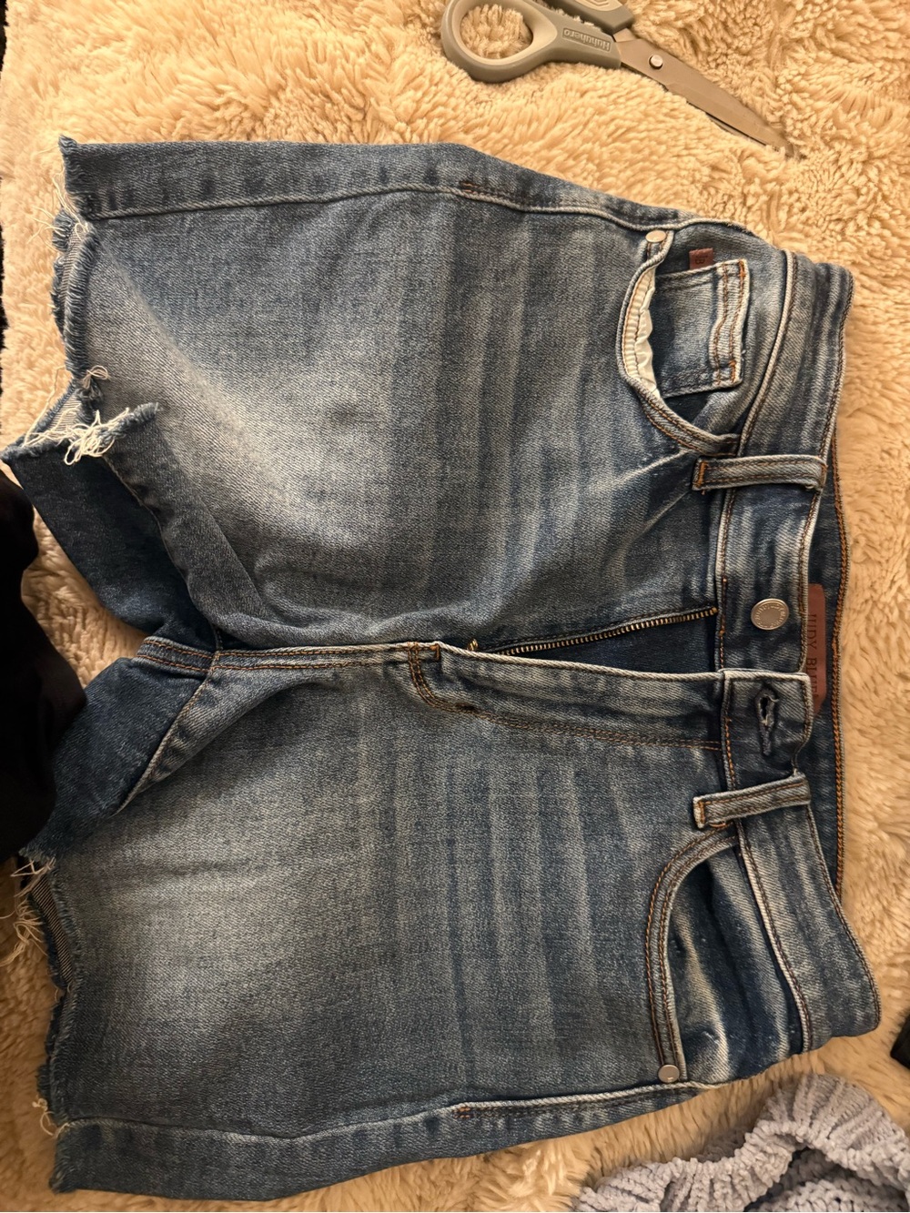 Judy Blue Medium Blue Distressed Denim Ankle/Cropped Shorts